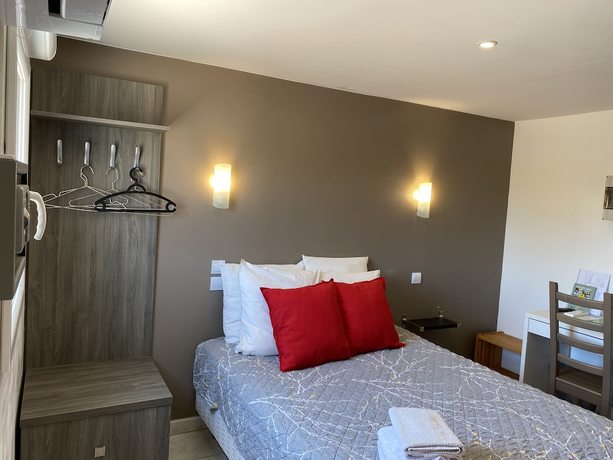 Imagen de la habitación del Hotel H&ocirc;tel La Chaumi&egrave;re, Marseillan. Foto 14
