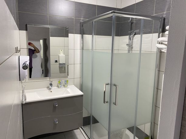 Imagen de la habitación del Hotel H&ocirc;tel La Chaumi&egrave;re, Marseillan. Foto 16