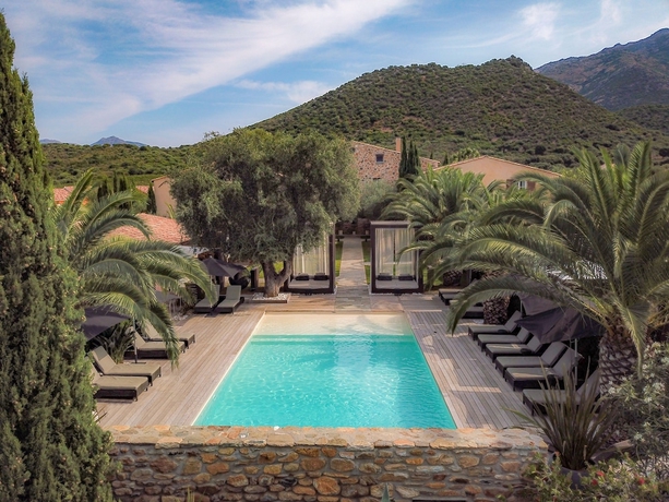 Imagen de la piscina del Hotel H&ocirc;tel La Dimora & Spa. Foto 19