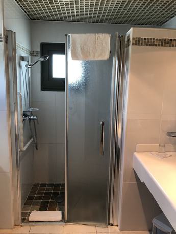 Imagen de la habitación del Hotel H&ocirc;tel La Galleria. Foto 8