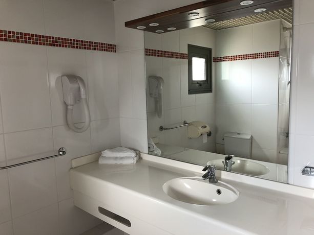 Imagen de la habitación del Hotel H&ocirc;tel La Galleria. Foto 12