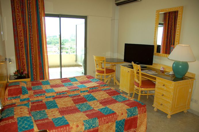 Imagen de la habitación del Hotel H&ocirc;tel La Galleria. Foto 13