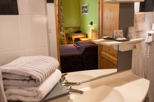 Imagen de la habitación del Hotel H&ocirc;tel La Garenne. Foto 9