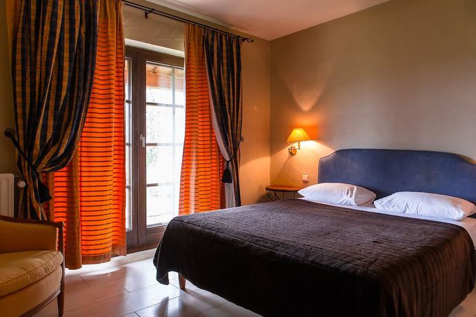 Imagen de la habitación del Hotel H&ocirc;tel La Grappe d\'Or. Foto 2