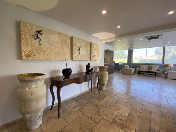 Imagen de los interiores del Hotel H&ocirc;tel La Lagune. Foto 20