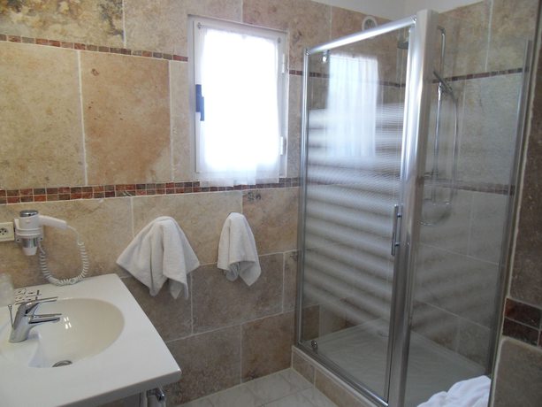 Imagen de la habitación del Hotel H&ocirc;tel La Lagune. Foto 12