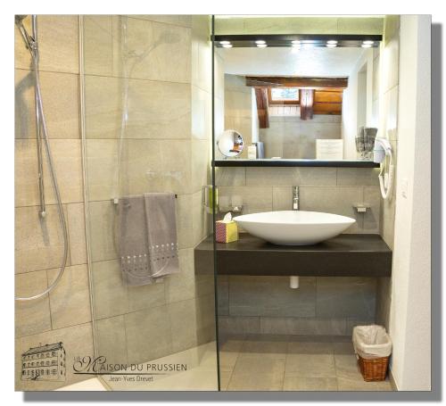 Imagen de la habitación del Hotel H&ocirc;tel La Maison du Prussien. Foto 8