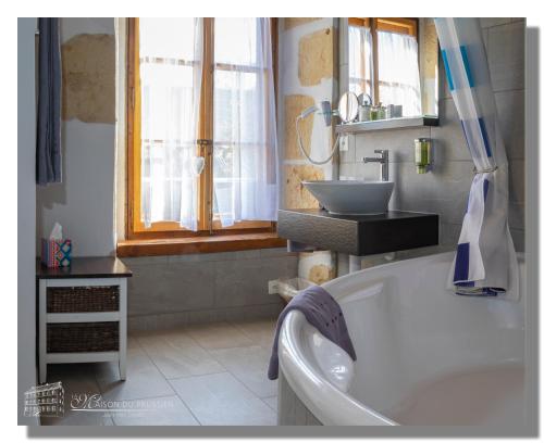 Imagen de la habitación del Hotel H&ocirc;tel La Maison du Prussien. Foto 9
