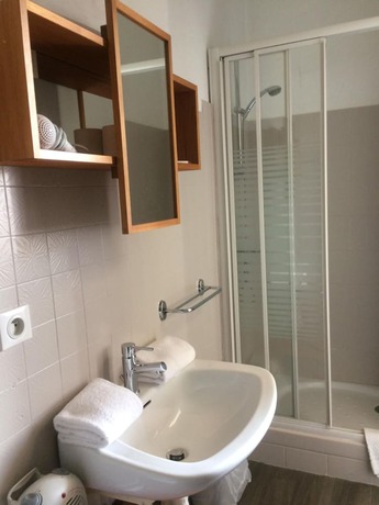 Imagen de la habitación del Hotel H&ocirc;tel La Petite Boh&egrave;me. Foto 5
