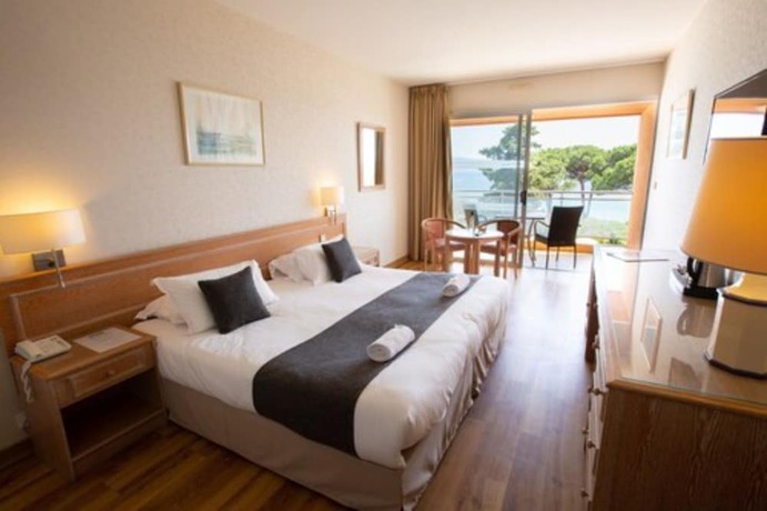 Imagen de la habitación del Hotel H&ocirc;tel La Pin&egrave;de. Foto 8