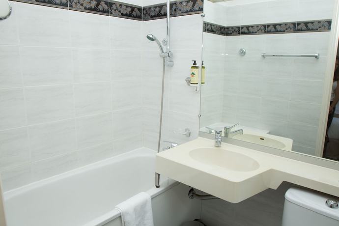 Imagen de la habitación del Hotel H&ocirc;tel La Pin&egrave;de. Foto 19