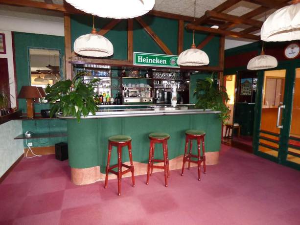 Imagen del bar/restaurante del Hotel H&ocirc;tel La Pocatiere, COUTANCES. Foto 3