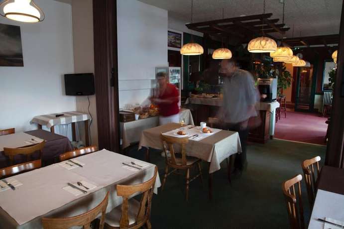 Imagen del bar/restaurante del Hotel H&ocirc;tel La Pocatiere, COUTANCES. Foto 4