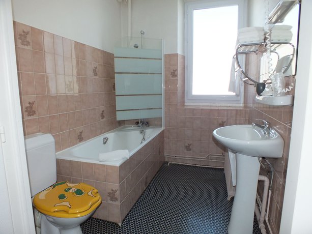 Imagen de la habitación del Hotel H&ocirc;tel La Prairie. Foto 5