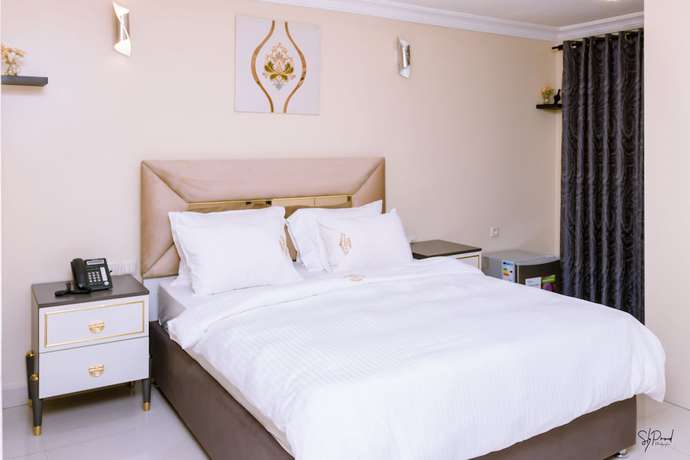 Imagen de la habitación del Hotel H&ocirc;tel La Principaut&eacute; Douala Bonapriso. Foto 11