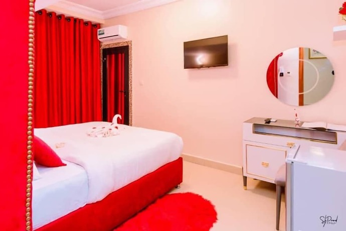 Imagen de la habitación del Hotel H&ocirc;tel La Principaut&eacute; Douala Bonapriso. Foto 13