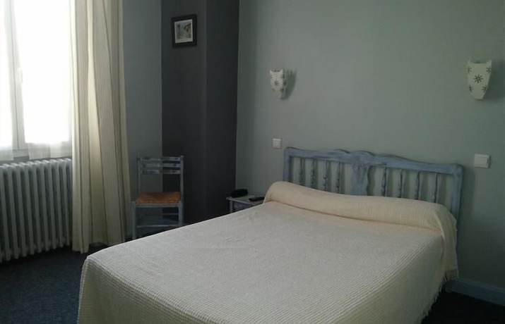 Imagen de la habitación del Hotel H&ocirc;tel La R&eacute;sidence. Foto 3