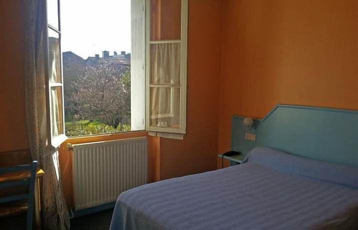 Imagen de la habitación del Hotel H&ocirc;tel La R&eacute;sidence. Foto 5