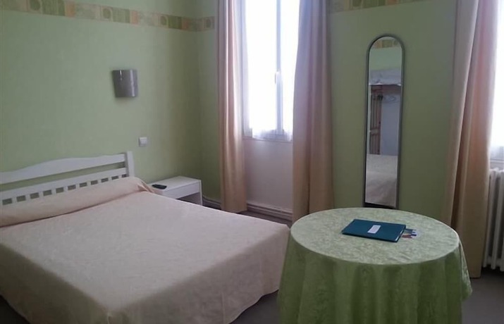 Imagen de la habitación del Hotel H&ocirc;tel La R&eacute;sidence. Foto 11