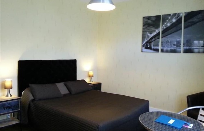 Imagen de la habitación del Hotel H&ocirc;tel La R&eacute;sidence. Foto 12