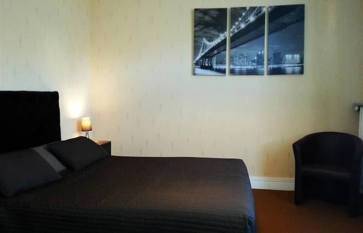 Imagen de la habitación del Hotel H&ocirc;tel La R&eacute;sidence. Foto 14