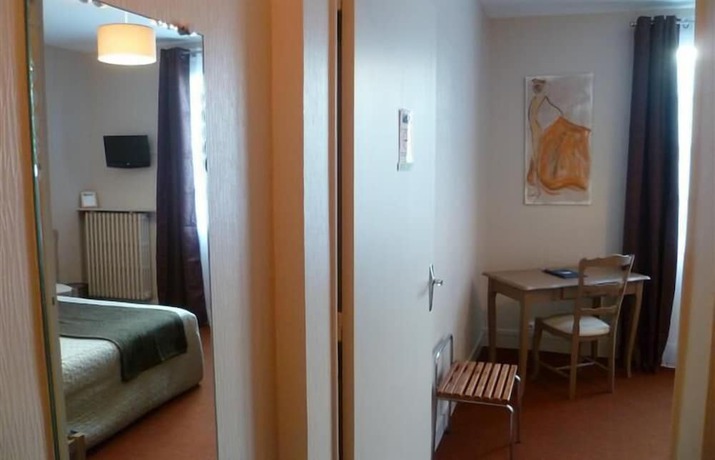 Imagen de la habitación del Hotel H&ocirc;tel La R&eacute;sidence. Foto 16