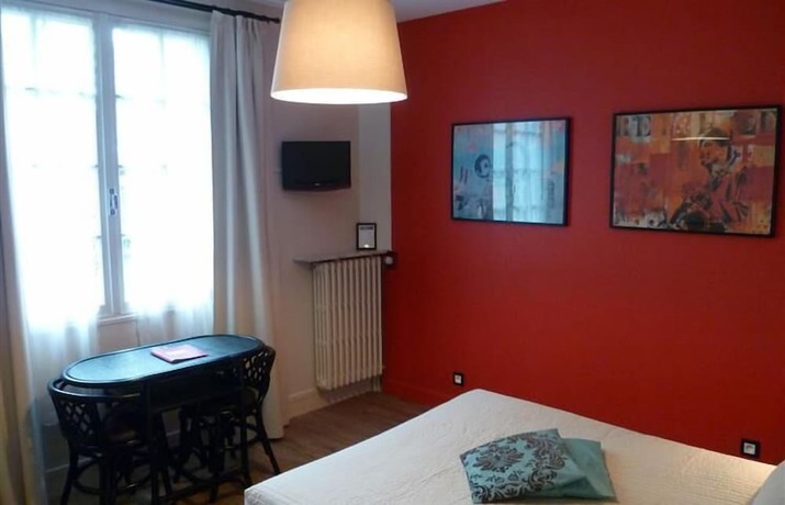Imagen de la habitación del Hotel H&ocirc;tel La R&eacute;sidence. Foto 17