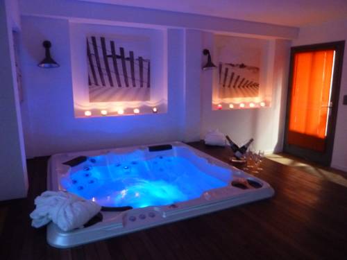 Imagen de la habitación del Hotel H&ocirc;tel La Villa En L'&icirc;le. Foto 2