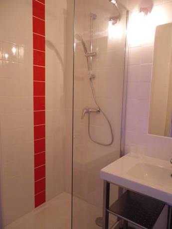 Imagen de la habitación del Hotel H&ocirc;tel La Voile Bleue. Foto 14