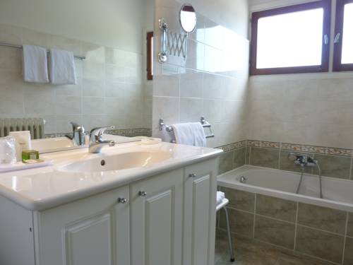 Imagen de la habitación del Hotel H&ocirc;tel L'adrech De Lagas. Foto 12