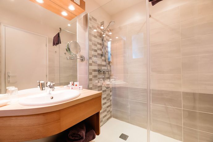 Imagen de la habitación del Hotel Hôtel Laminak, The Originals Relais (Relais du Silence). Foto 15