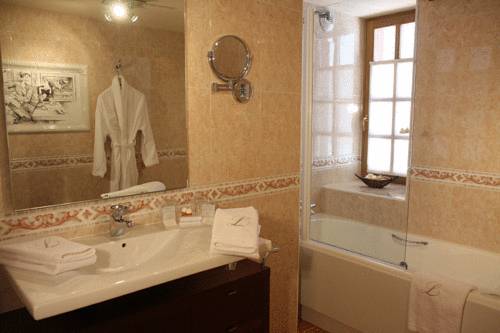 Imagen de la habitación del Hotel Hôtel Lastiry. Foto 8