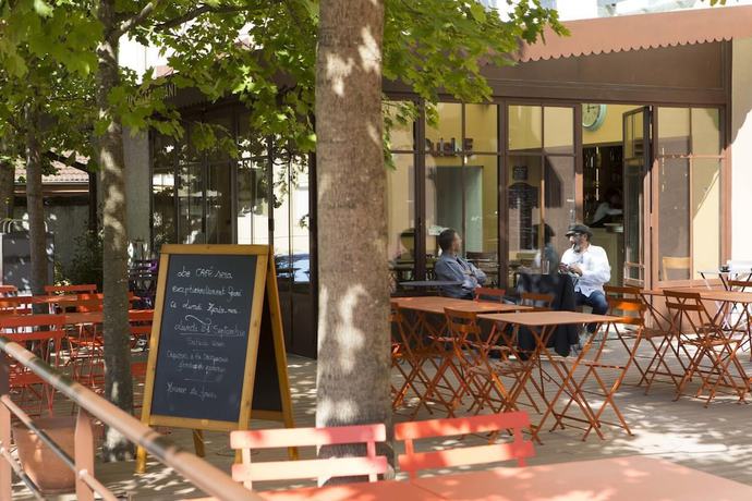 Imagen del bar/restaurante del Hotel H&ocirc;tel Le Beaulieu, Charbonni&egrave;res-les-Bains. Foto 4