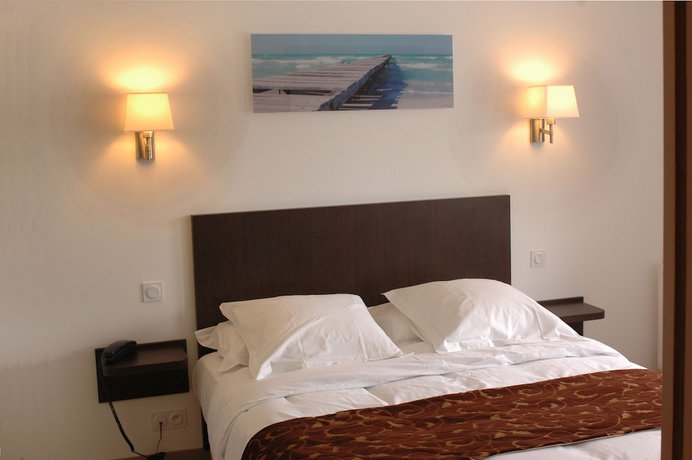 Imagen de la habitación del Hotel H&ocirc;tel Le Bellevue, L'Enclos. Foto 13