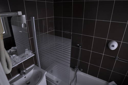 Imagen de la habitación del Hotel H&ocirc;tel Le Blainon. Foto 14