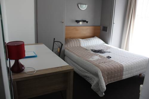 Imagen de la habitación del Hotel H&ocirc;tel Le Canetois. Foto 2