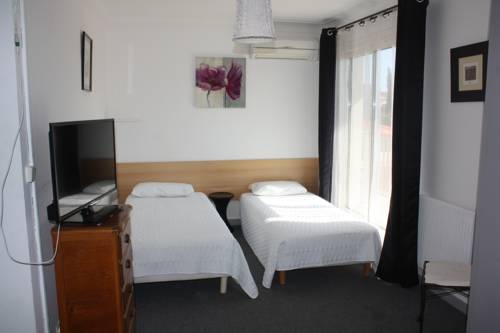 Imagen de la habitación del Hotel H&ocirc;tel Le Canetois. Foto 3