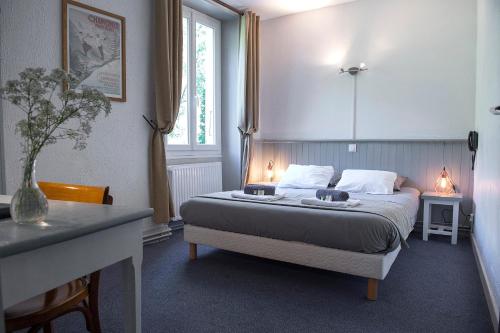 Imagen de la habitación del Hotel H&ocirc;tel Le Cassini. Foto 4