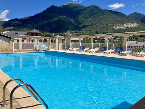 Imagen de la piscina del Hotel H&ocirc;tel Le Catinat Fleuri. Foto 18