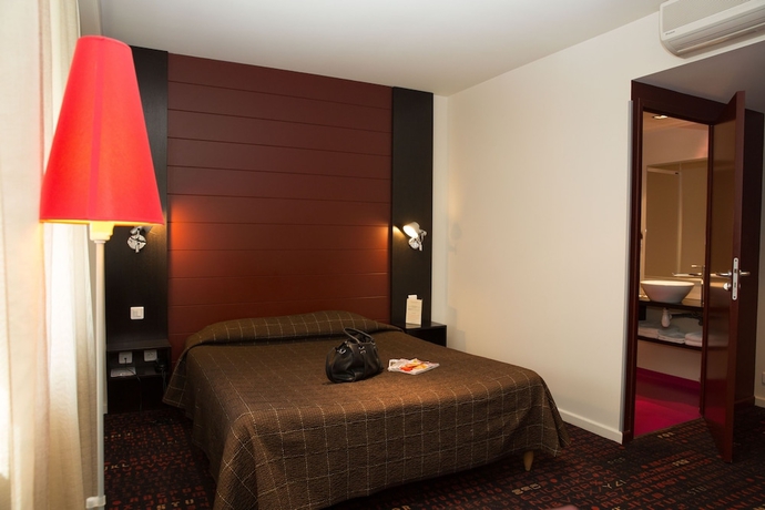 Imagen de la habitación del Hotel H&ocirc;tel Le Ce&iuml;tya. Foto 2