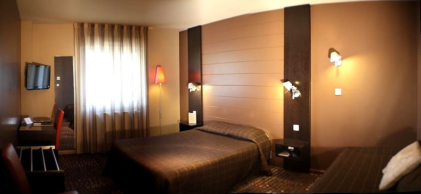 Imagen de la habitación del Hotel H&ocirc;tel Le Ce&iuml;tya. Foto 3