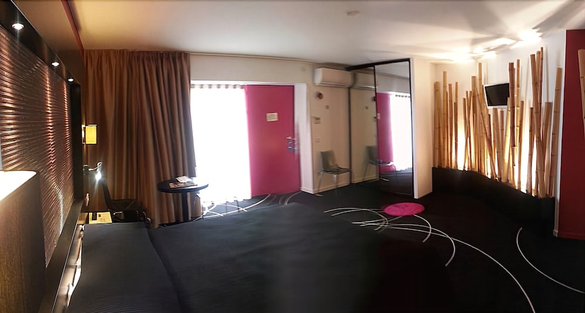 Imagen de la habitación del Hotel H&ocirc;tel Le Ce&iuml;tya. Foto 8