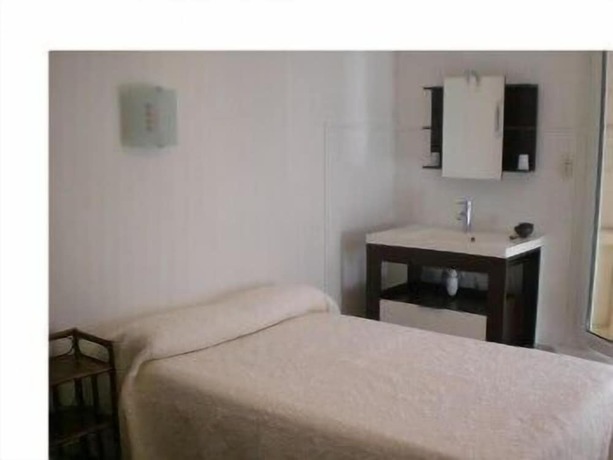 Imagen de la habitación del Hotel H&ocirc;tel Le Centre. Foto 2