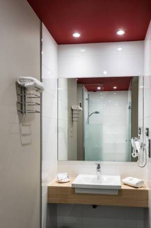 Imagen de la habitación del Hotel H&ocirc;tel Le Ch&acirc;teaubriant. Foto 2