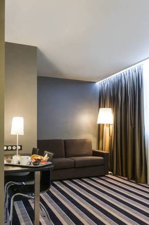 Imagen de la habitación del Hotel H&ocirc;tel Le Ch&acirc;teaubriant. Foto 5
