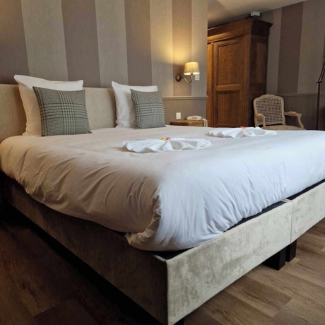 Imagen de la habitación del Hotel H&ocirc;tel Le Cor de Chasse. Foto 8