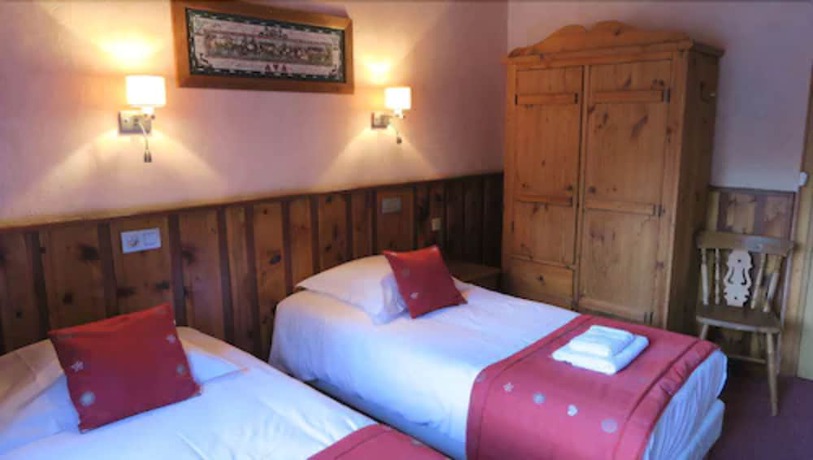 Imagen de la habitación del Hotel H&ocirc;tel Le Dahu. Foto 5