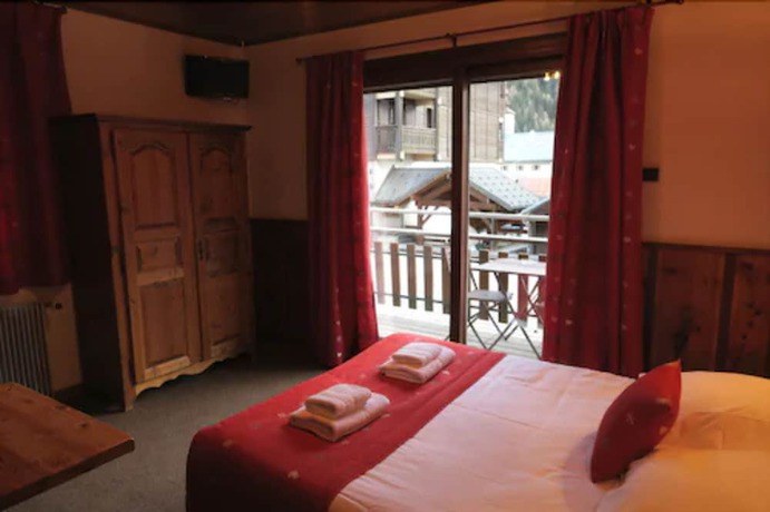 Imagen de la habitación del Hotel H&ocirc;tel Le Dahu. Foto 7