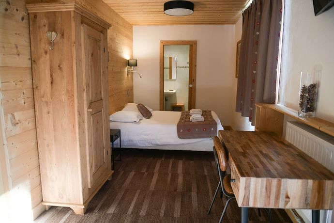 Imagen de la habitación del Hotel H&ocirc;tel Le Dahu. Foto 17