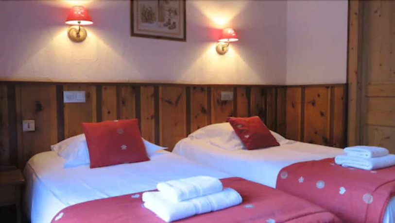 Imagen de la habitación del Hotel H&ocirc;tel Le Dahu. Foto 19